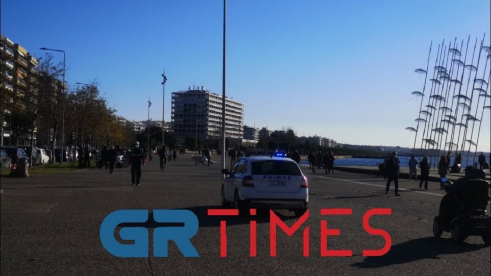 Θεσσαλονίκη : Επί ποδός η αστυνομία για τον συνωστισμό στη Νέα Παραλία