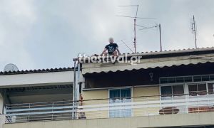 Θεσσαλονίκη: 25χρονος απειλεί να βουτήξει στο κενό από ταράτσα πολυκατοικίας