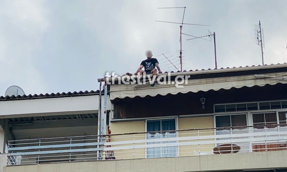 Θεσσαλονίκη: 25χρονος απειλεί να βουτήξει στο κενό από ταράτσα πολυκατοικίας