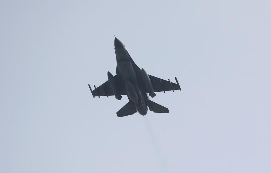 Τέσσερα τουρκικά F-16 πέταξαν πάνω από τους Ανθρωποφάγους το πρωί της Τετάρτης | tanea.gr