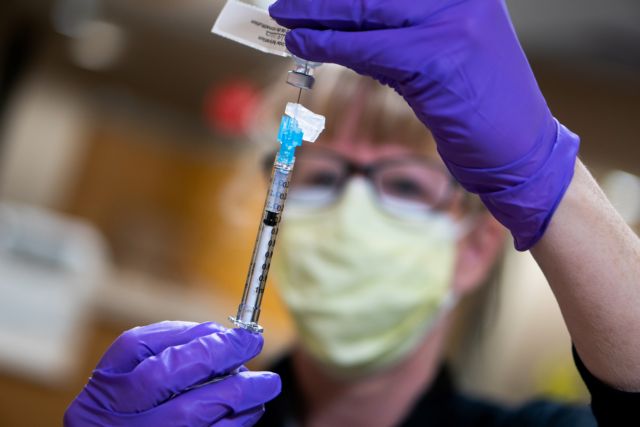 Ζαριφόπουλος για εμβολιασμό: Πώς θα κλείνουν ραντεβού οι πολίτες – Πού θα δοθεί προτεραιότητα