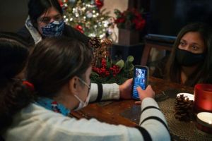 Tο χριστουγεννιάτικο ρεβεγιόν μας μέσω… Zoom