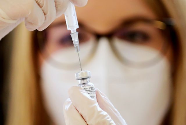 Γερμανία : Αναβολή της επαναληπτικής δόσης συστήνουν οι ειδικοί λόγω της ανεπάρκειας εμβολίων