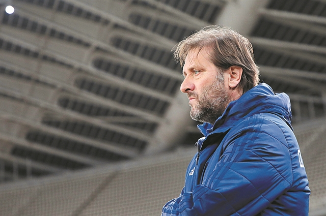 Εναν κόουτς ο Ολυμπιακός, 58 οι υπόλοιποι