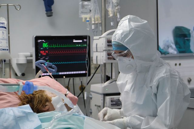 Κοροναϊός : 600 άνθρωποι νοσηλεύονται σε ΜΕΘ – Πιέσεις δέχεται το σύστημα Υγείας