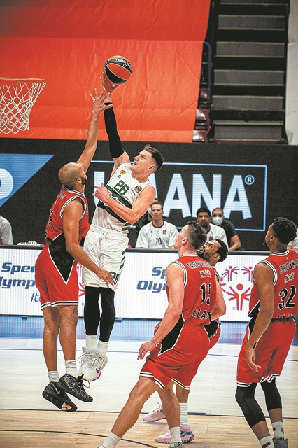 Της έραψε κοστούμι