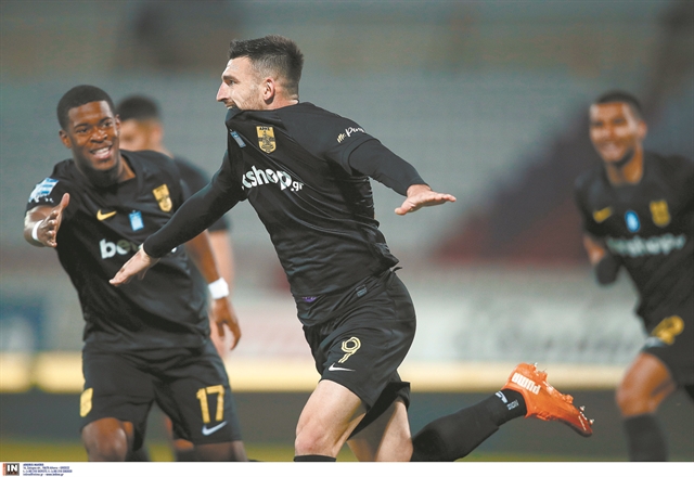 Κορυφή με υπογραφή Μάνου