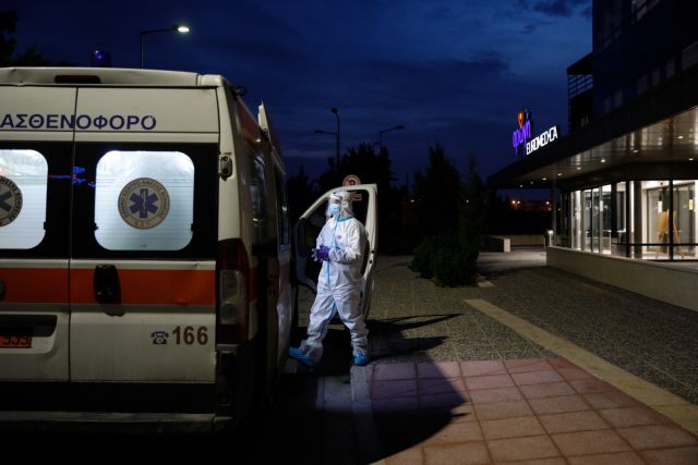 Εκτός ελέγχου: Εφιάλτης με 622 διασωληνωμένους – Ακόμη 100 θάνατοι