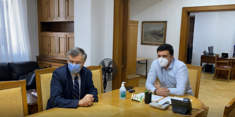 Τηλεδιασκέψεις Κικίλια-Τσιόδρα με διοικητές νοσοκομείων – Αρχίζει η καταγραφή των υγειονομικών που θέλουν να εμβολιαστούν