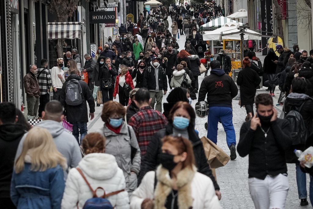Lockdown: «Τρέχουν» για τα τελευταία ψώνια λίγο πριν τα νέα μέτρα