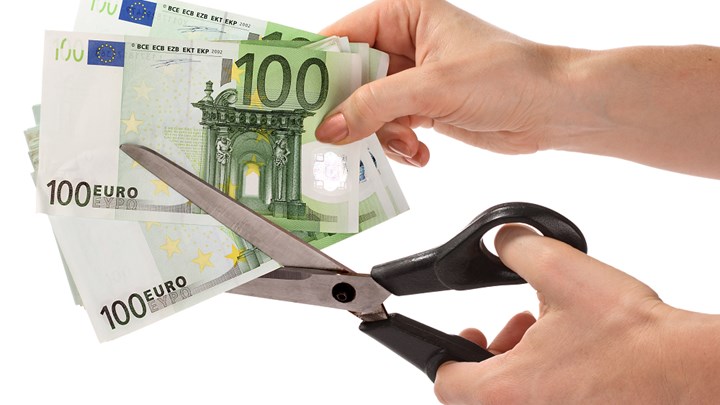 Αχτσιόγλου: Τα χρέη απειλούν την επιβίωση μικρομεσαίων επιχειρήσεων και εργαζομένων