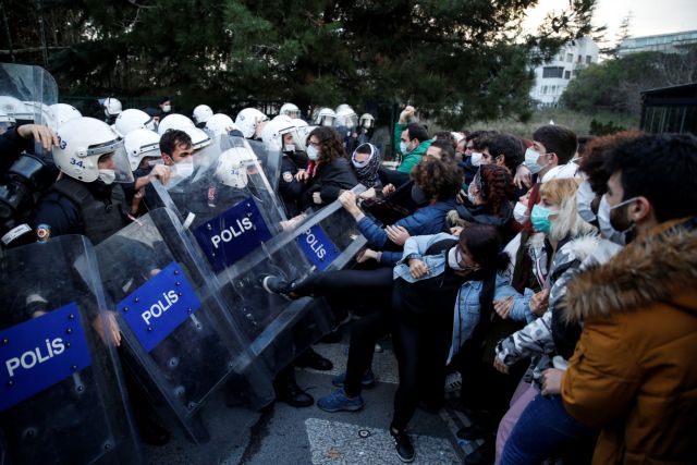 Τουρκία : Συλλήψεις 17 φοιτητών μετά τη διαδήλωση για διορισμό πρύτανη από τον Ερντογάν | tanea.gr