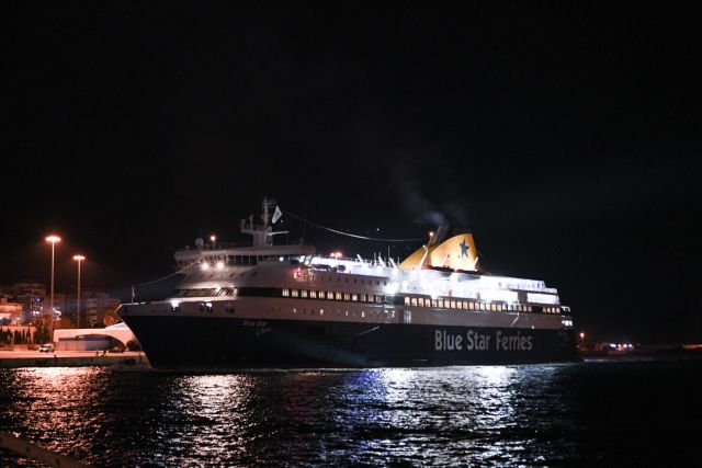 Πρωτοχρονιά : Το πρώτο πλοίο που «έδεσε» στον Πειραιά για το 2021 | tanea.gr