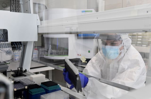 Θεσσαλονίκη : Σπεύδουν Χαρδαλιάς, Αρκουμανέας – Ανιχνεύθηκε στέλεχος της νοτιοαφρικανικής μετάλλαξης του κοροναϊού