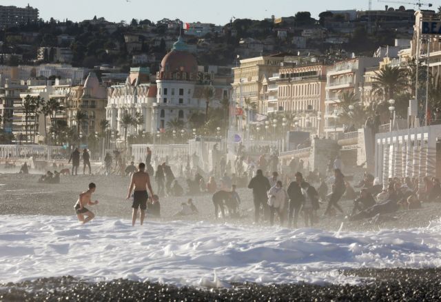 Εξετάζεται η επιβολή τρίτου lockdown στη Γαλλία λόγω των μεταλλάξεων του ιού