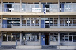 Προτεραιότητα για την κυβέρνηση το άνοιγμα Γυμνασίων και Λυκείων