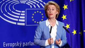 Καμπανάκι Φον ντερ Λάιεν : Να αποφεύγονται τα μη απαραίτητα ταξίδια – Τι είπε για τα εμβόλια