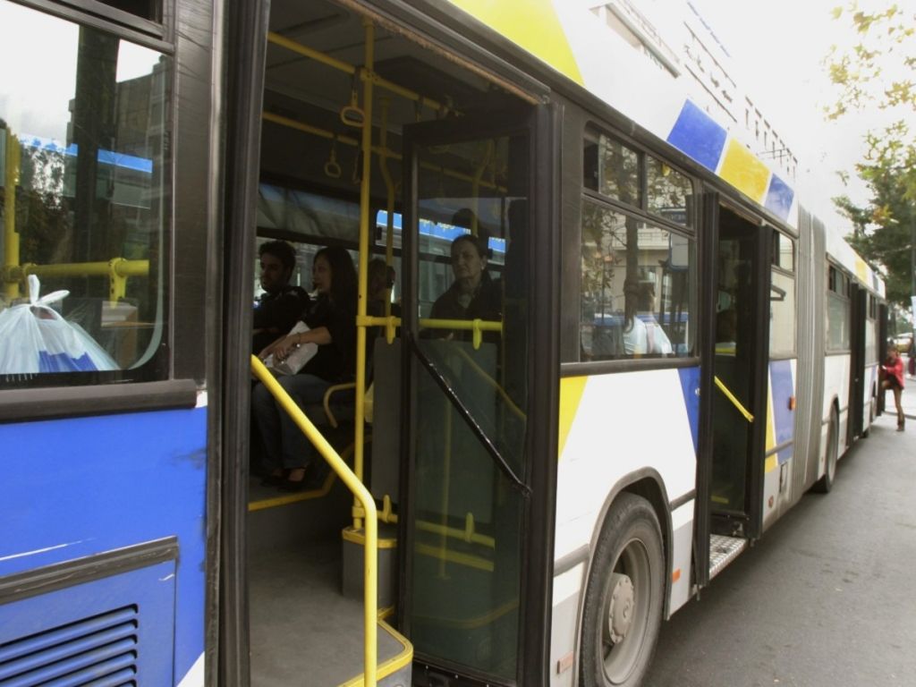 Καραμανλής : Σημαντική αύξηση των λεωφορείων σε Αθήνα και Θεσσαλονίκη