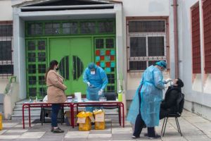 Στον αέρα για το άνοιγμα Γυμνασίων-Λυκείων μετά την αύξηση κρουσμάτων και τη διασπορά του μεταλλαγμένου στελέχους