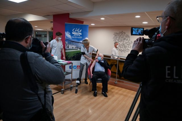 Γαλλία: Λαϊκή οργή για την καθυστέρηση στον εμβολιασμό