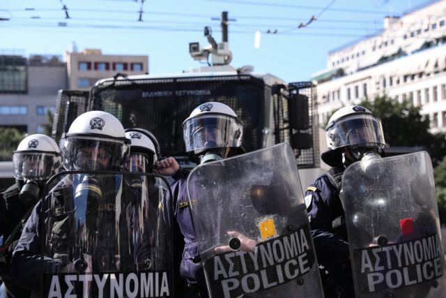 Η απαγόρευση συναθροίσεων προκαλεί αντιδράσεις και βάζει... φωτιά στο πολιτικό σκηνικό | tanea.gr