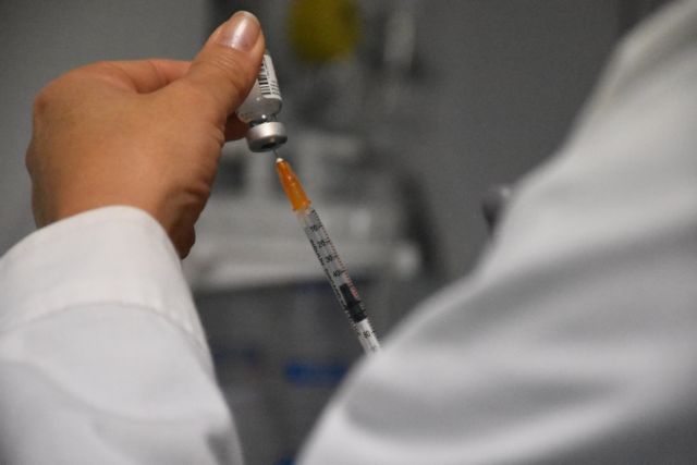 Εμβολιασμός : Πώς εξελίσσεται το κλείσιμο των ραντεβού την Τρίτη | tanea.gr