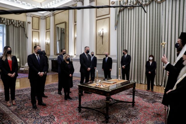 Ανασχηματισμός : Ορκίστηκε η τρίτη ομάδα των νέων υφυπουργών | tanea.gr