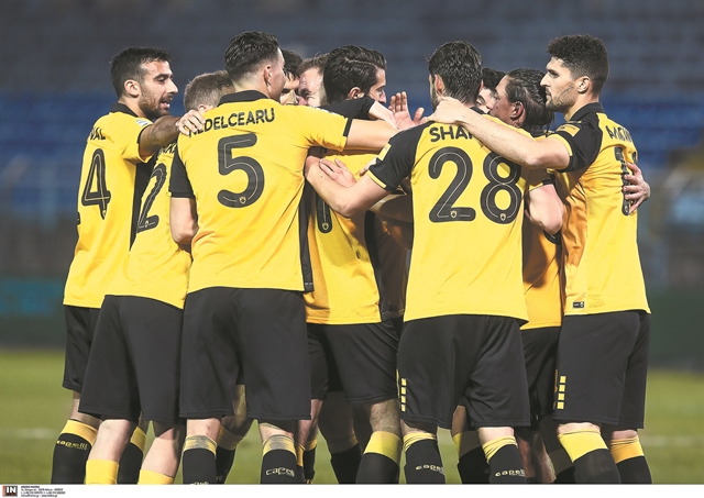 Αντιδρά, νικά και βελτιώνει την άμυνα