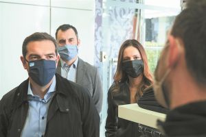 Πέντε «αγκάθια» για την Κουμουνδούρου