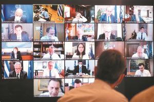 Ανασχηματισμός επί θύραις σε… πολύ γαλάζιο φόντο