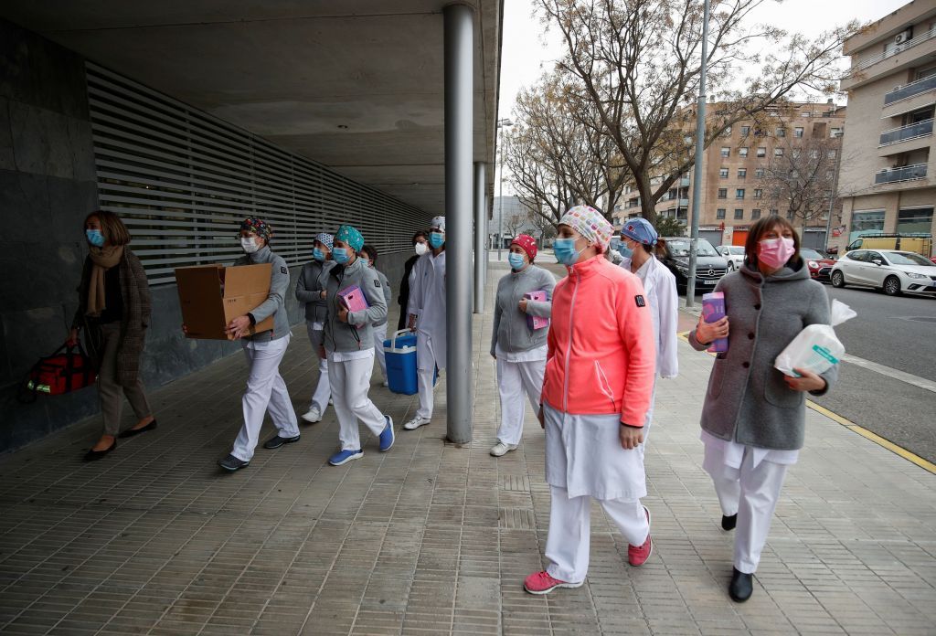 Η Καταλονία αυστηροποιεί τους περιορισμούς μπροστά στην έξαρση των κρουσμάτων