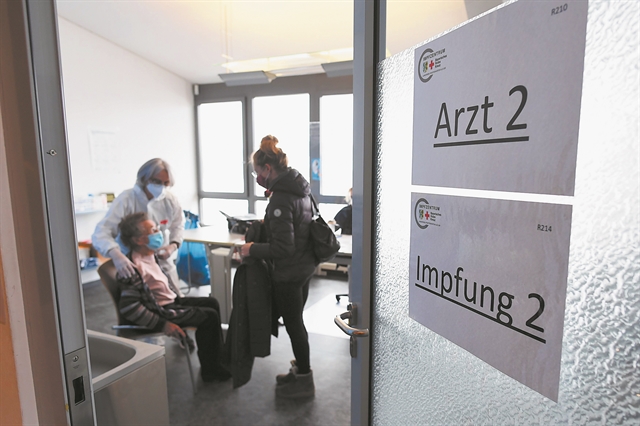 Εμφύλιος στην ΕΕ (και) για τα εμβόλια