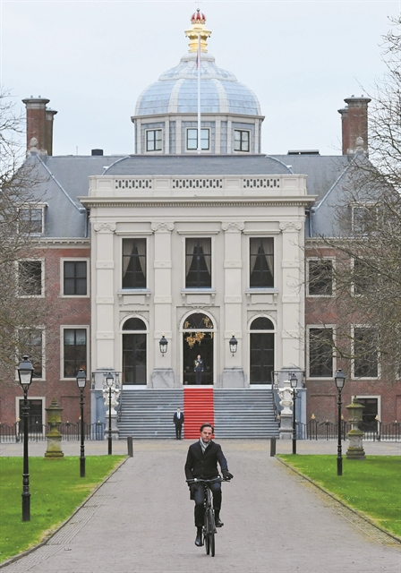 Παράλληλες κρίσεις στον πυρήνα της ΕΕ