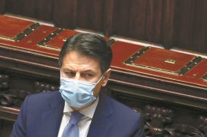 Εντεκα ψήφους ζητά
ο Τζουζέπε Κόντε