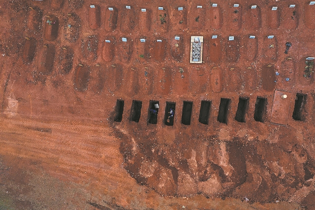 Ο σώζων εαυτόν και η τρύπα στο νερό