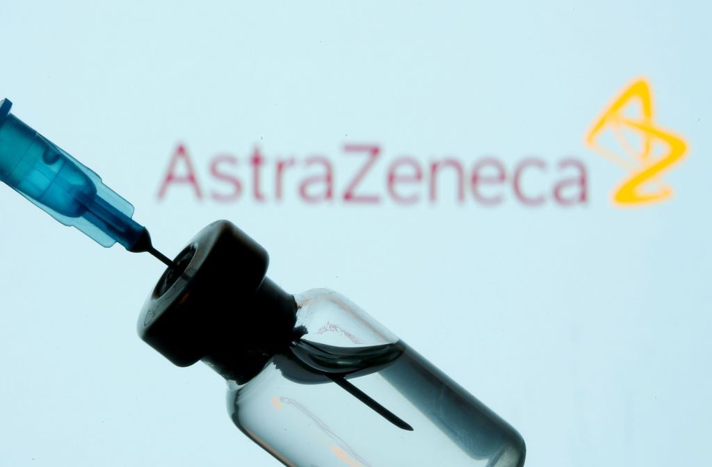 Εντέλει η AstraZeneca θα συμμετάσχει στη συνάντηση με την ΕΕ για τα εμβόλια