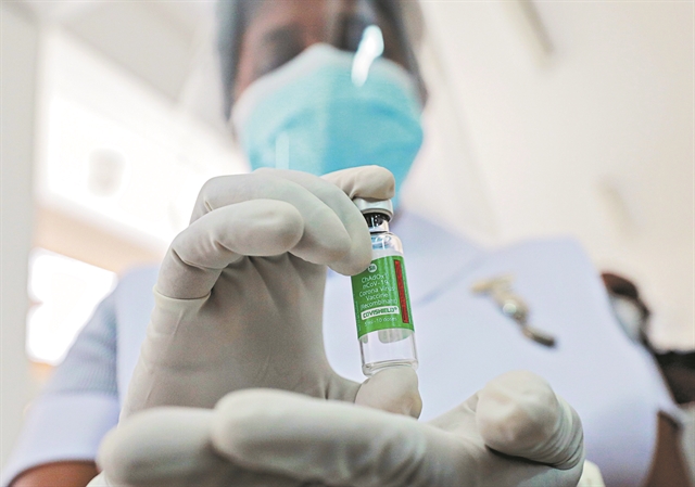 Τα εμβόλια δεν λειτουργούν αυτόματα ούτε… αναδρομικά