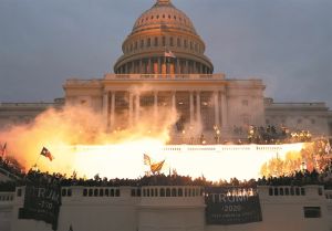 Εξτρεμιστική και ειρηνική ακρότητα