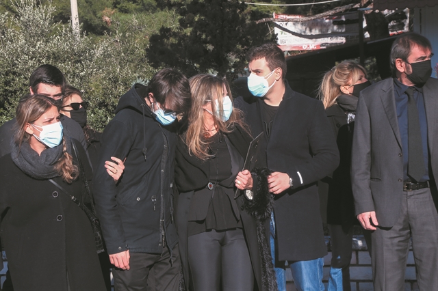 Σε βαρύ κλίμα το τελευταίο αντίο στον Σήφη Βαλυράκη