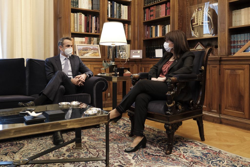 Μητσοτάκης σε Σακελλαροπούλου για εμβόλια: Εχουμε ασκήσει μεγάλη πίεση στις εταιρείες να τιμήσουν τα συμβόλαια