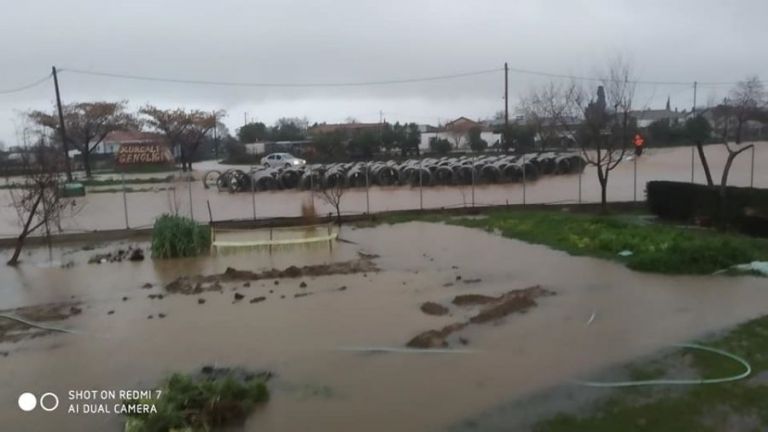 Πλημμυρικά φαινόμενα σε Ροδόπη και Έβρο με εκκένωση κατοικιών, απεγκλωβισμούς και κλείσιμο σχολείων | tanea.gr