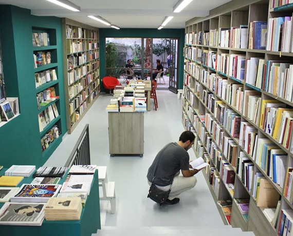 Το κυβερνητικό πλάνο για την επαναλειτουργία των καταστημάτων – Τι θα γίνει με τα κομμωτήρια