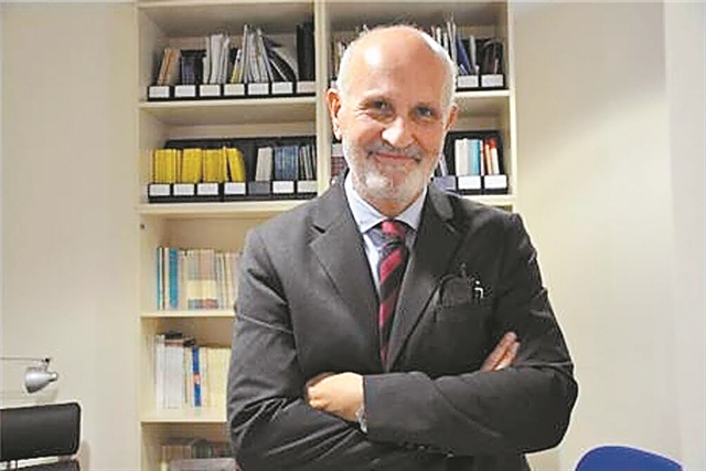 «Είμαστε αιχμάλωτοι της Ιστορίας μας»