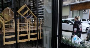 Μηδενικά ενοίκια, αποζημιώσεις και πάγωμα επιταγών