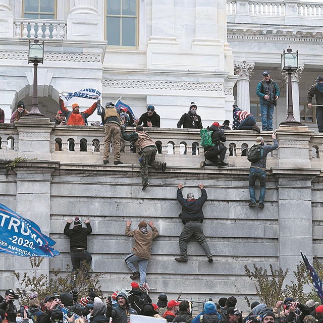 Ηγέτες, πολίτες, μάζες