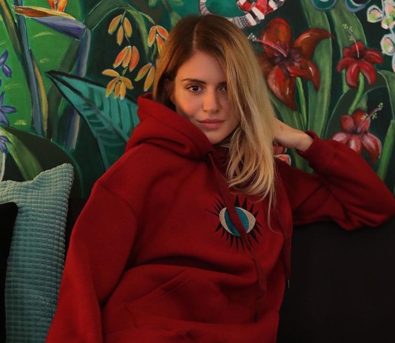 5226 by Celia Kritharioti: Η καραντίνα έχει το δικό της ξεχωριστό στυλ