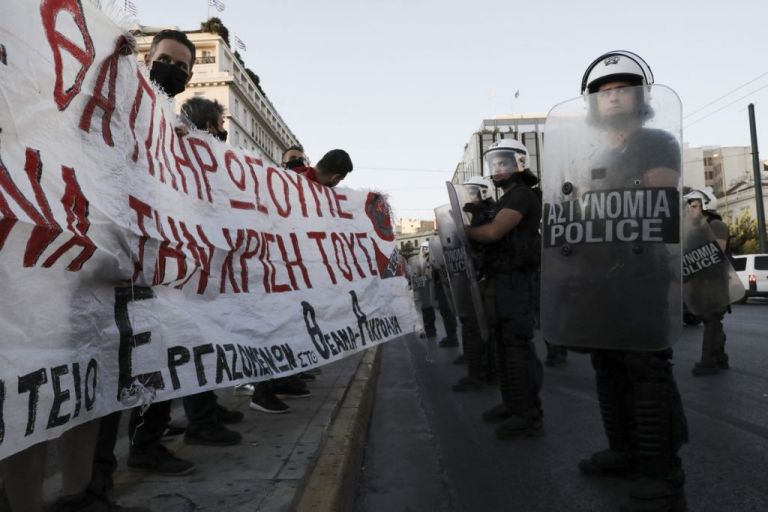 Χρυσοχοΐδης :  Τέλος τα δακρυγόνα - 'Ετσι θα αστυνομεύονται στο εξής οι διαδηλώσεις | tanea.gr