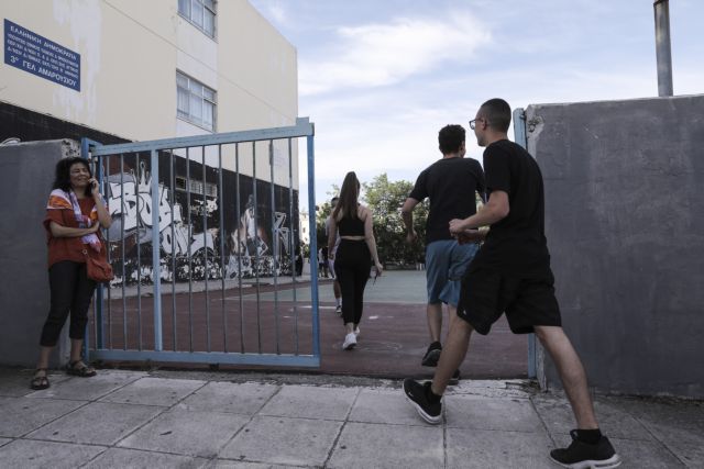 Δερμιτζάκης στο MEGA: Με μέτρα και προσοχή μπορεί να ανοίξουν Γυμνάσια και Λύκεια