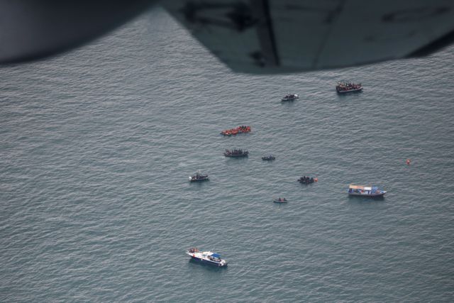 Ινδονησία : Βρέθηκαν συντρίμμια του αεροσκάφους – Εντοπίστηκαν σήματα πιθανώς από το μαύρο κουτί | tanea.gr