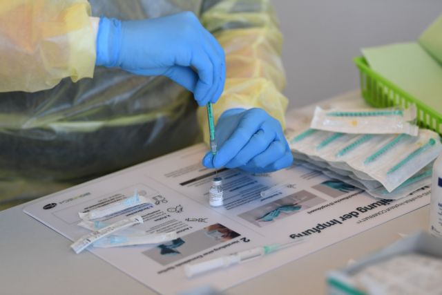 Γώγος : Δεν επηρεάζει την αποτελεσματικότητα του εμβολίου η μετάλλαξη του κοροναϊού